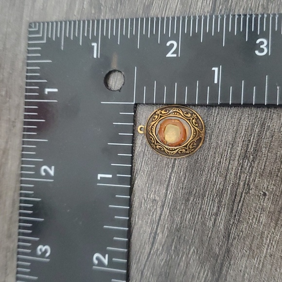 Customizable Cameo Frame Pendant P322 - Picture 2 of 2